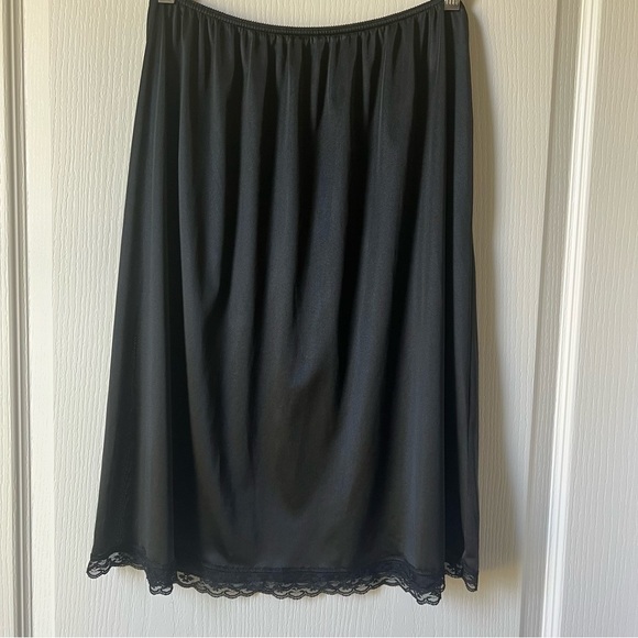 Vintage Warner’s black 1/2 slip with lace bottom, 2XL - Picture 1 of 5